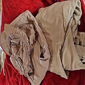 King Flat Sheet and King Zipper Duvet Cover